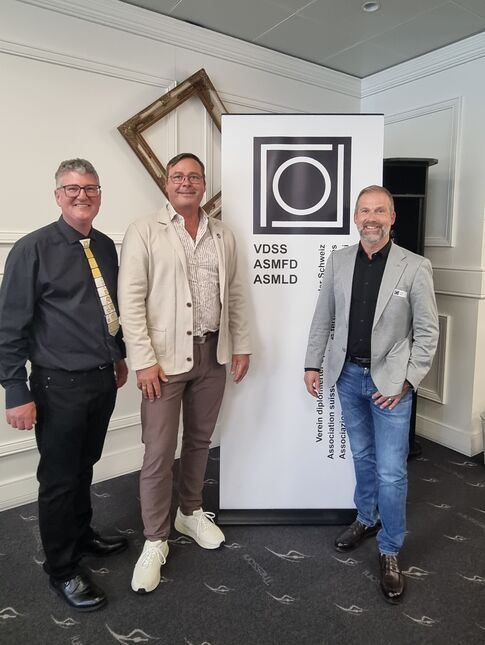 René Fasler (Präsident VDSS), Mirko Siegler (Präsident iib-international, Spengler-Netzwerk) und Remo Wyss (Präsident Fachbereich Spengler/Gebäudehülle und Mitglied des Zentralvorstands suissetec).